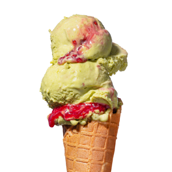 Matcha z białą czekoladą i malinami